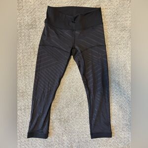 RARE Lululemon Hot Like Agni Crop (23") Black Size 4 leggings